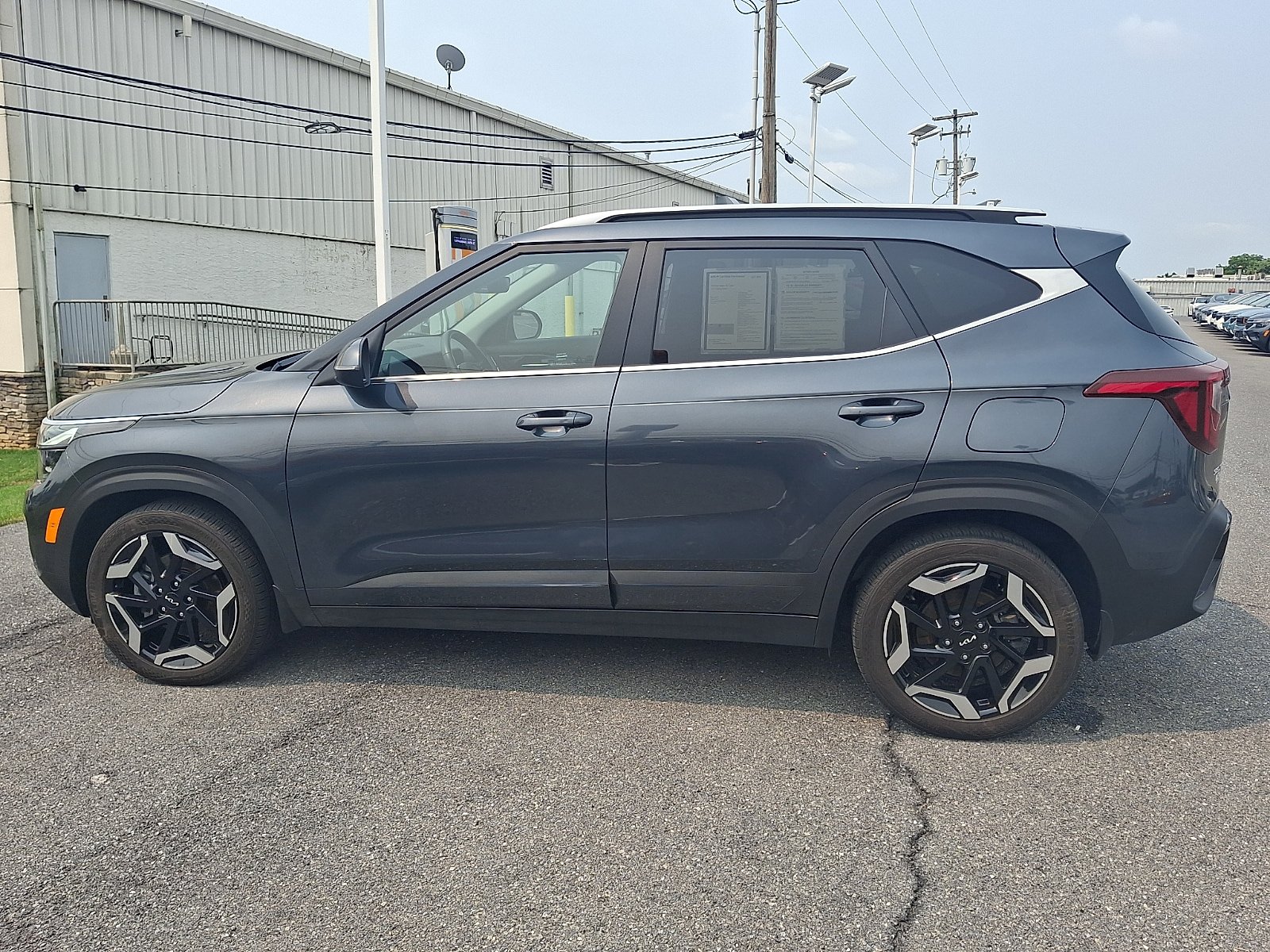 Used 2024 Kia Seltos SX w/ SX Sunroof Package AWD/4WD image 7