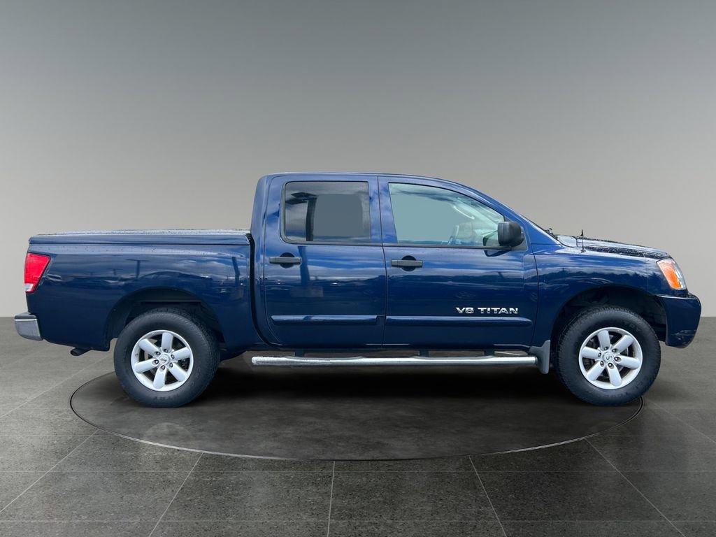 Used 2011 Nissan Titan SV w/ SV Value Truck Pkg AWD/4WD image 11