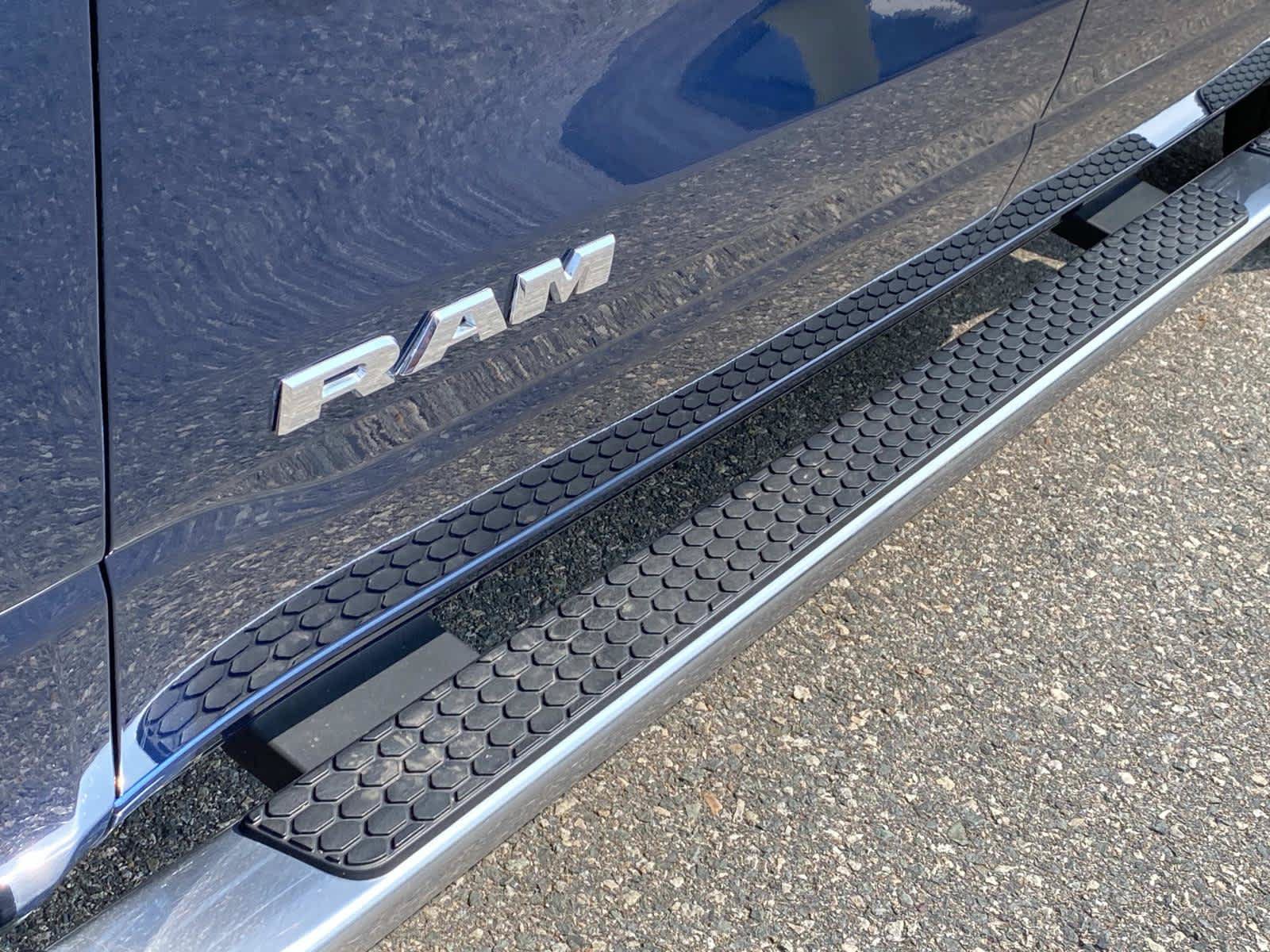 Used 2023 RAM 1500 Laramie AWD/4WD image 10