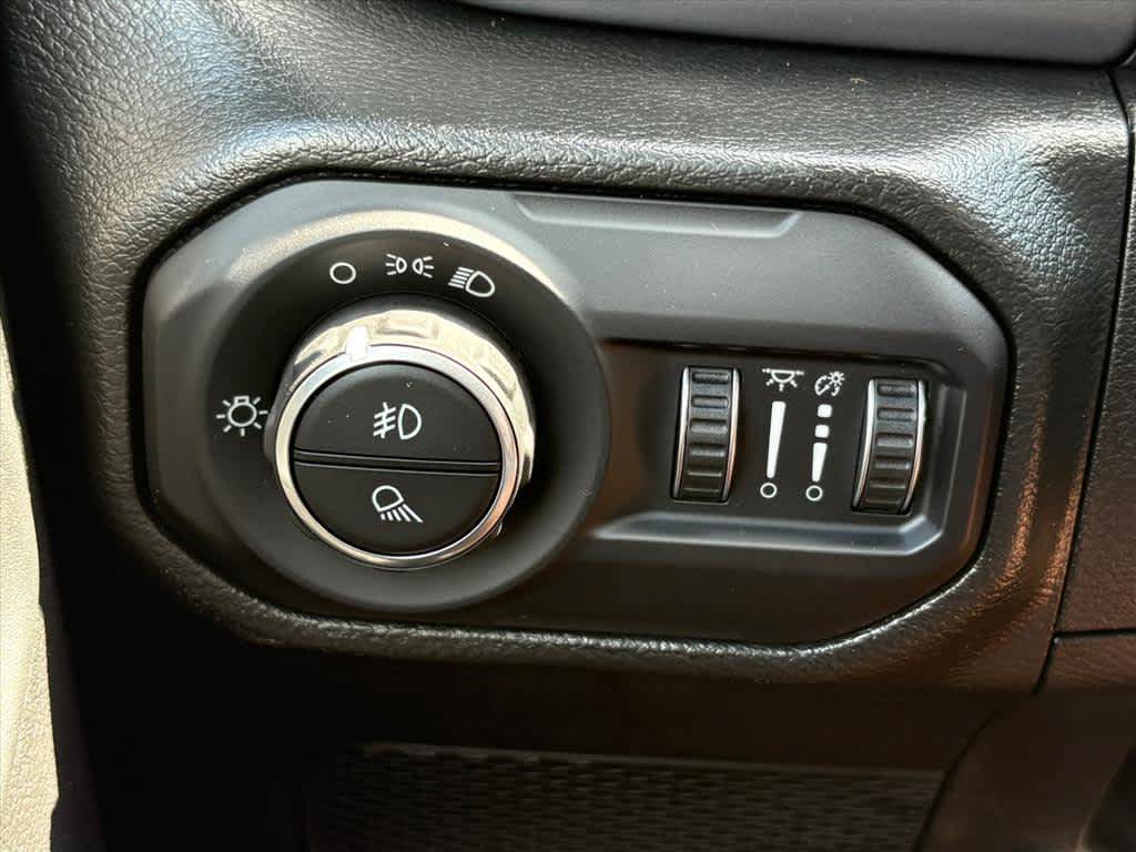 Used 2022 Jeep Gladiator Sport AWD/4WD image 18