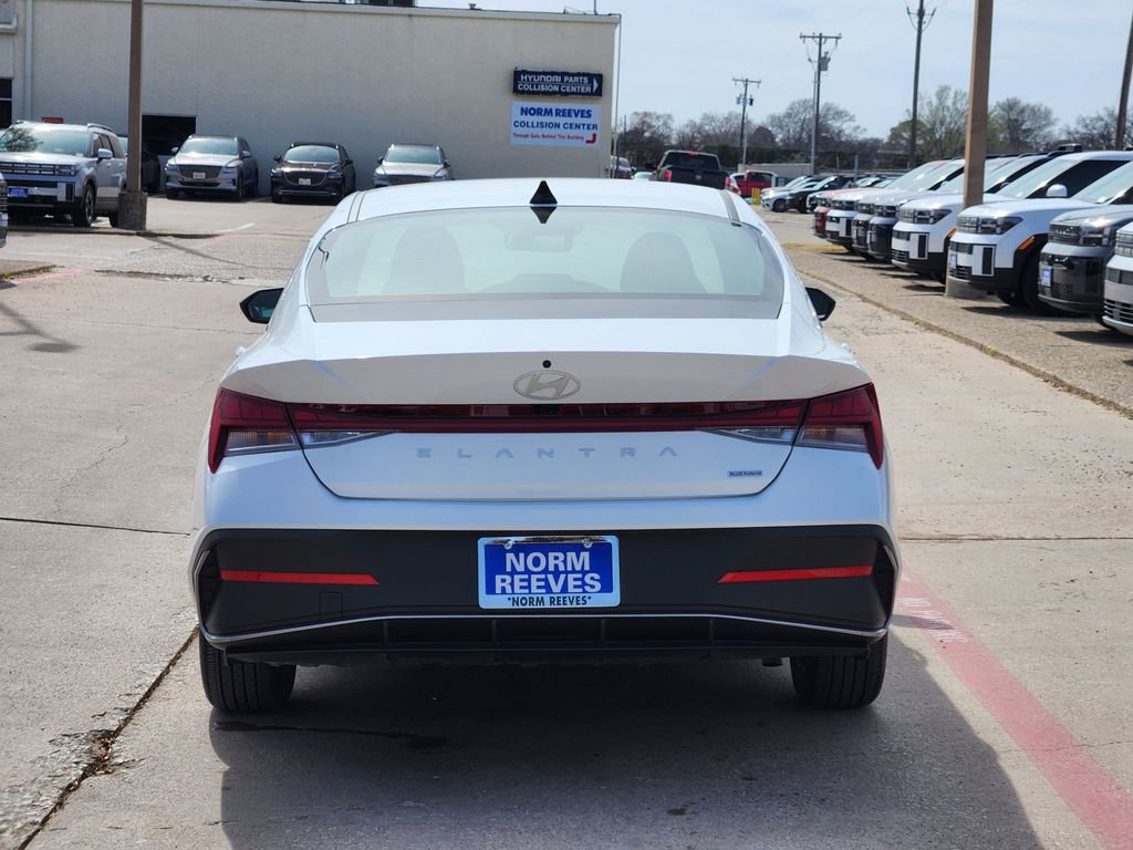 Certified 2025 Hyundai Elantra Blue image 5
