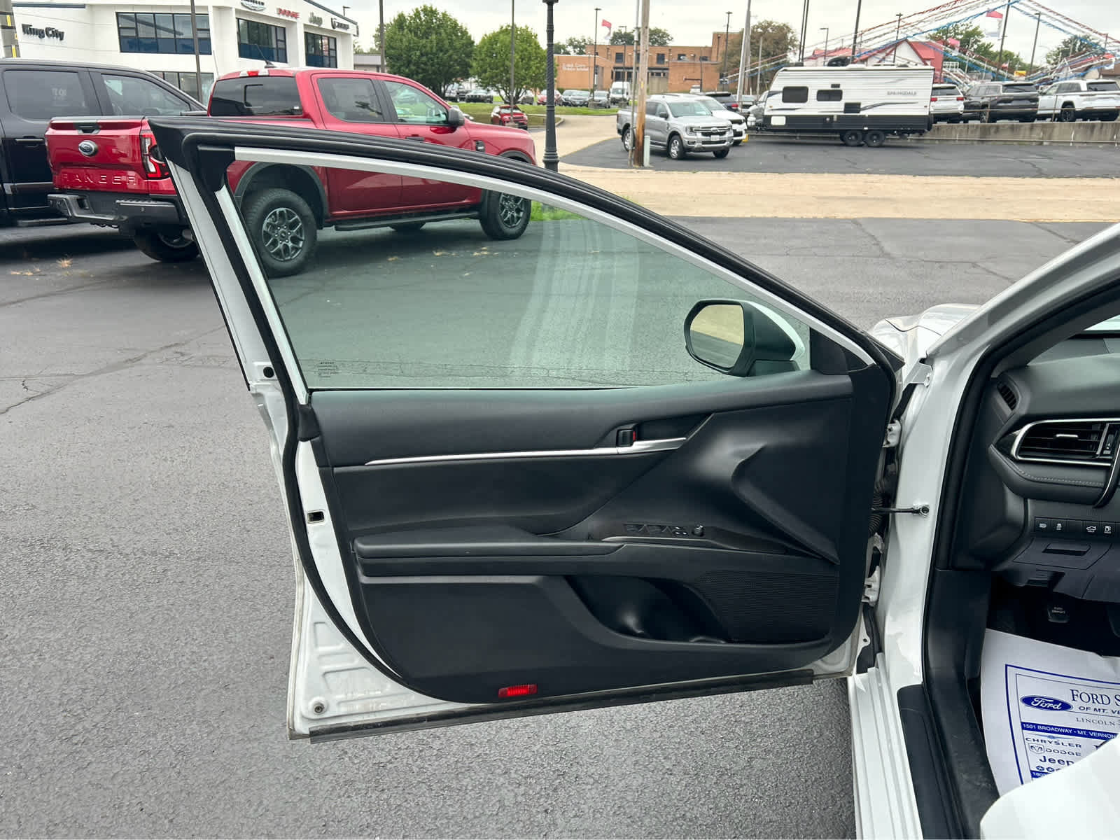 Used 2023 Toyota Camry SE image 13