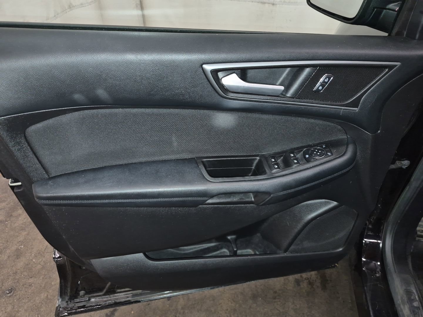 Used 2017 Ford Edge SE w/ Cargo Accessory Package FWD image 15