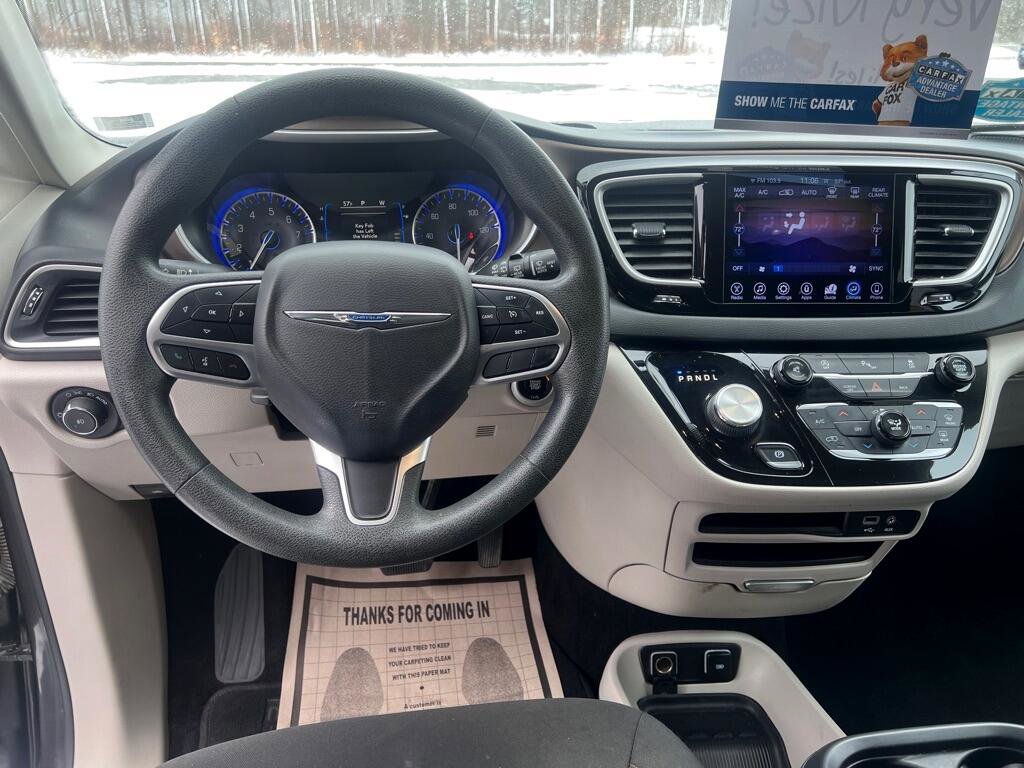 Used 2017 Chrysler Pacifica Touring Plus image 9