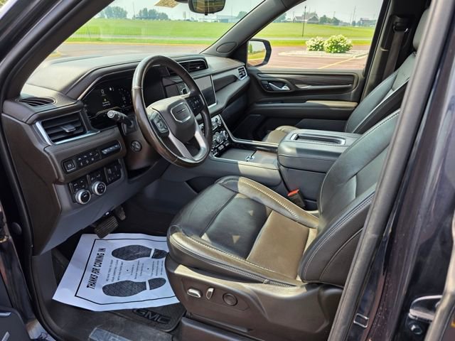 Used 2022 GMC Yukon XL Denali w/ Denali Premium Package image 8