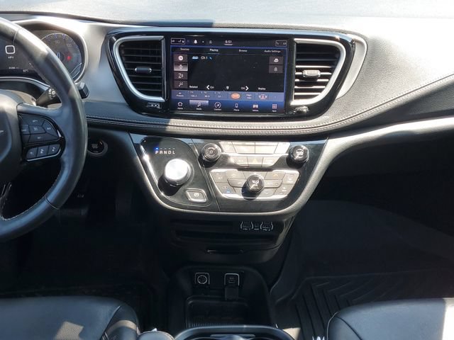 Used 2021 Chrysler Pacifica Touring-L w/ S Appearance Package FWD image 31