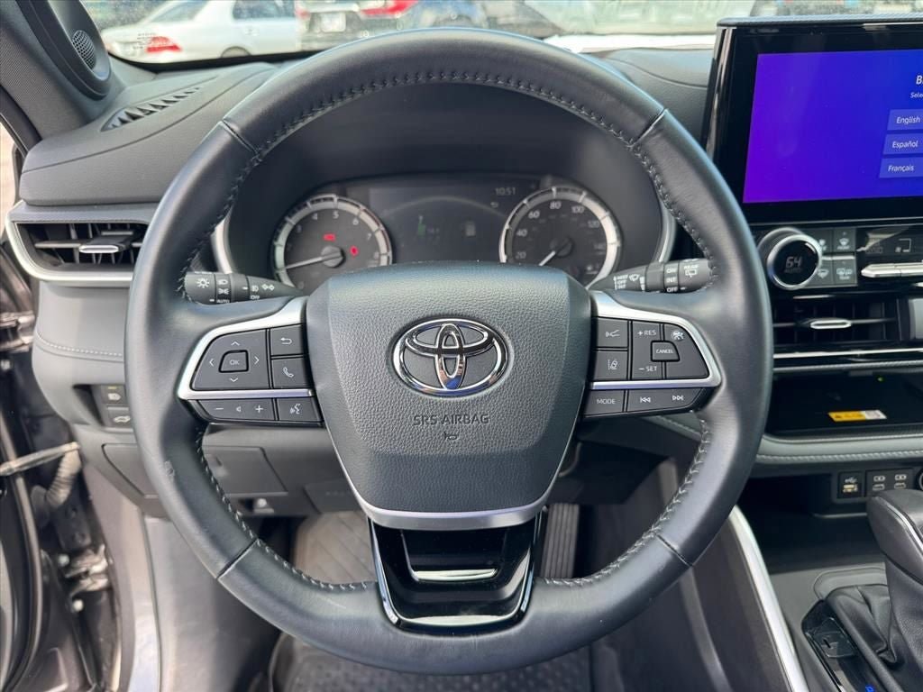Used 2024 Toyota Highlander XSE AWD/4WD image 25