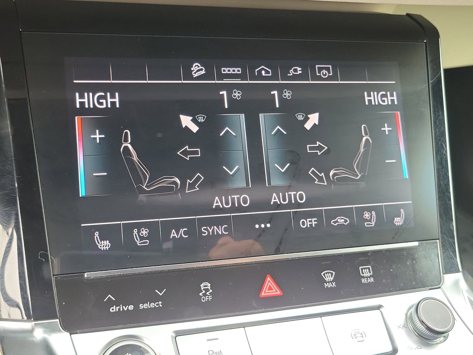 Used 2024 Audi Q8 e-tron Premium Plus w/ Premium Plus Package image 26