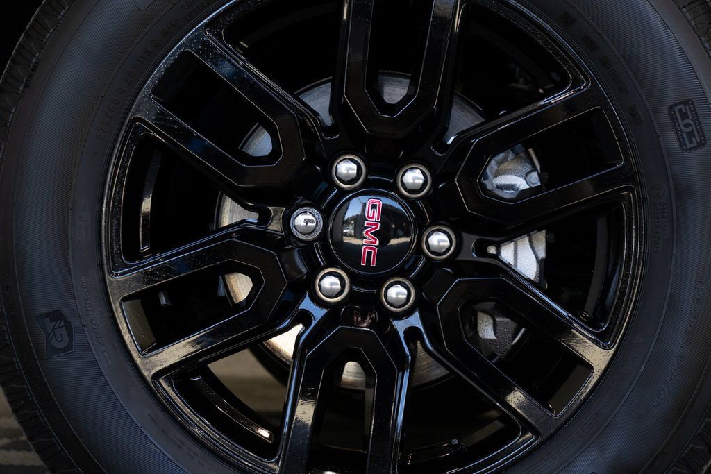 Used 2025 GMC Sierra 1500 Elevation image 10