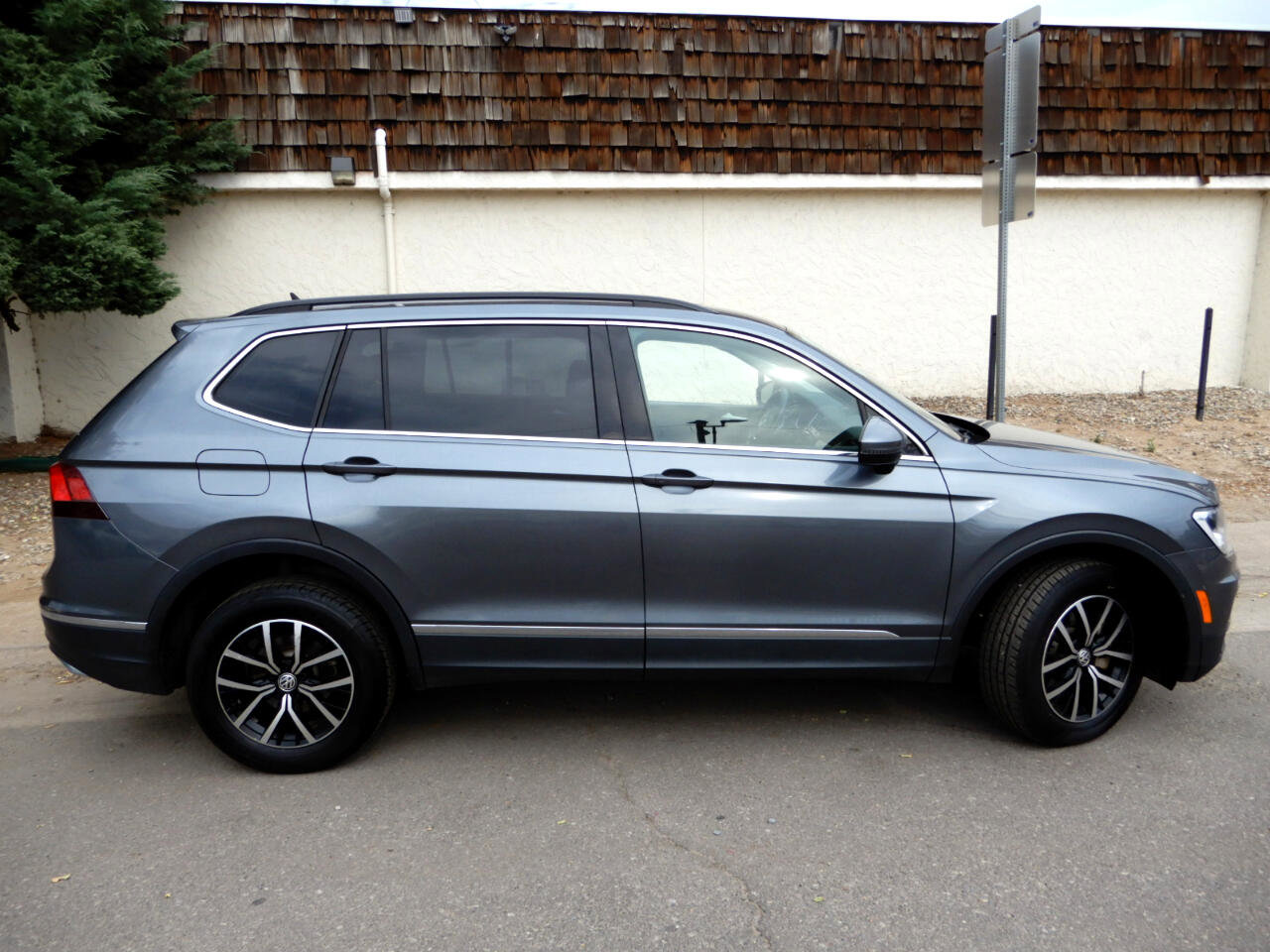 Used 2021 Volkswagen Tiguan SE image 4