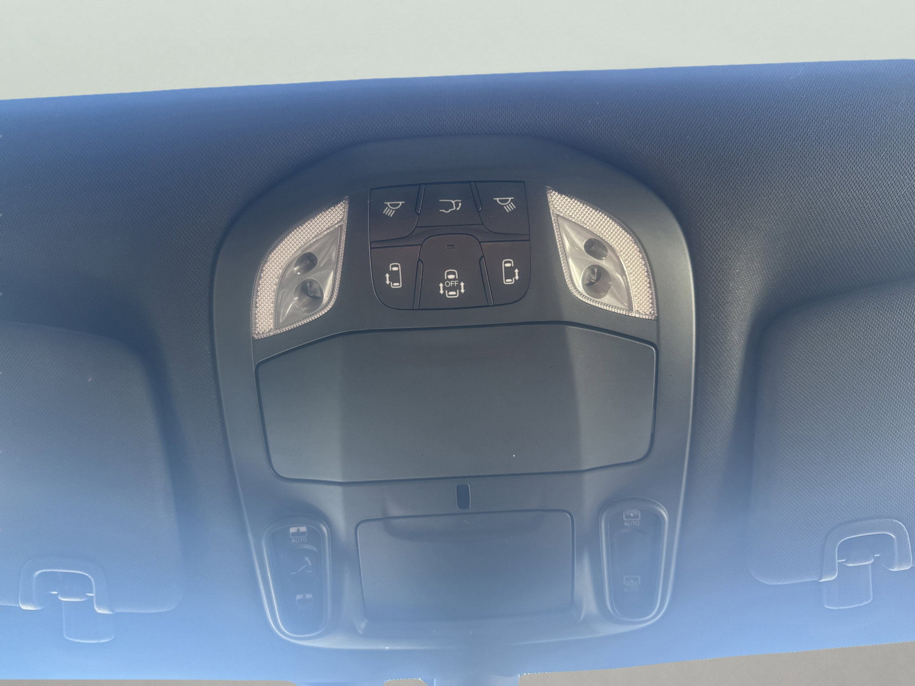 Used 2021 Chrysler Pacifica Limited w/ Uconnect Theater Family Group image 26