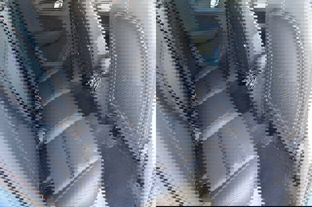 Certified 2025 Volvo XC40 B5 Plus image 31