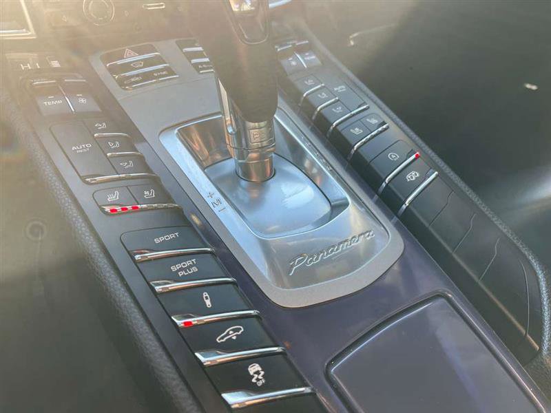 Used 2014 Porsche Panamera 4S image 29