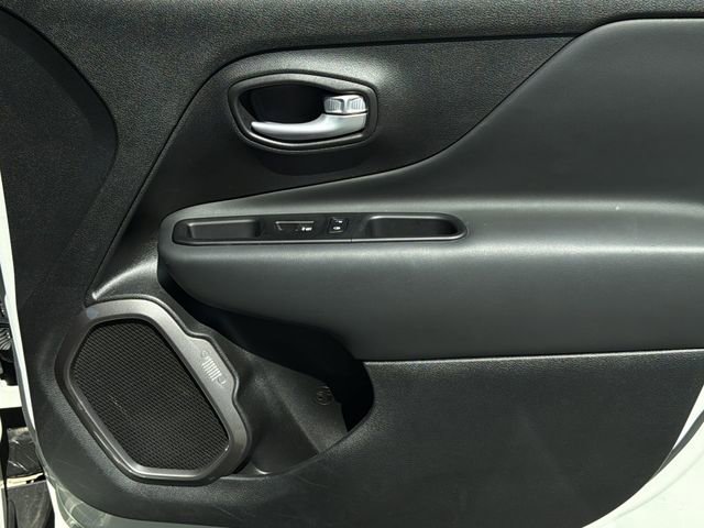 Used 2023 Jeep Renegade Latitude image 41