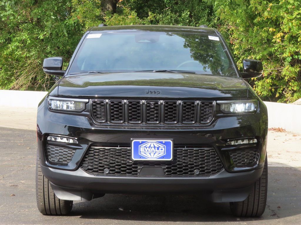 New 2025 Jeep Grand Cherokee Limited w/ Luxury Tech Group II image 16