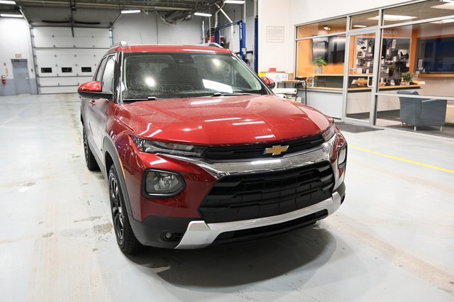 Used 2023 Chevrolet TrailBlazer LT w/ Convenience Package image 3