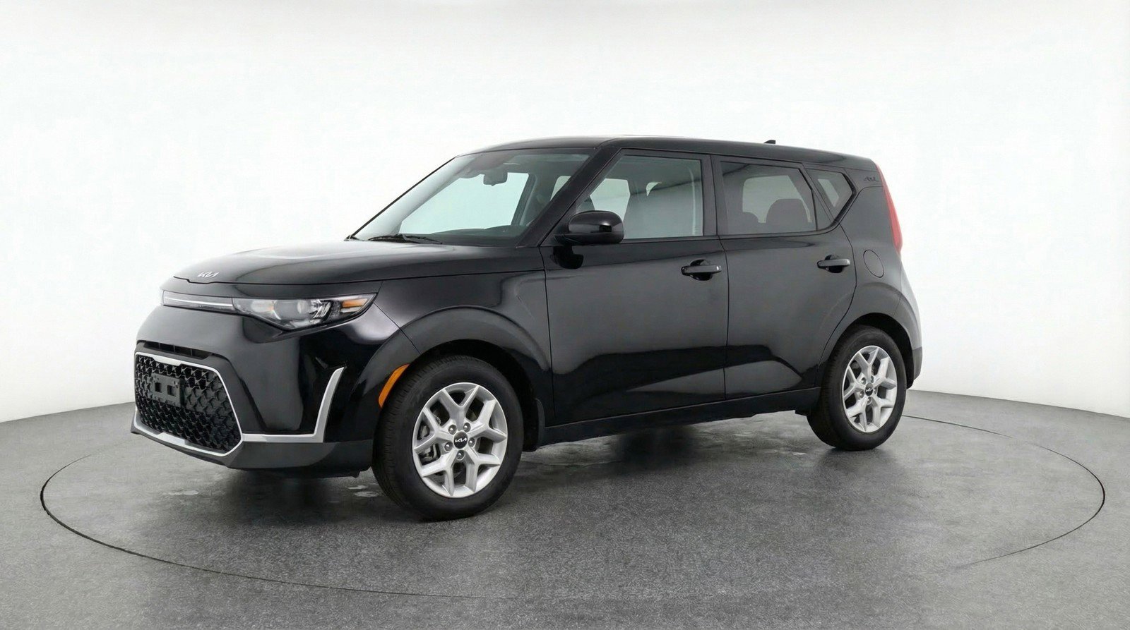 Used 2025 Kia Soul LX w/ LX Technology Package image 3