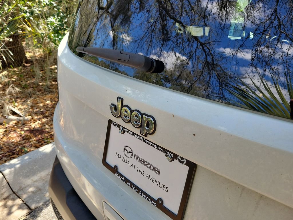 Used 2019 Jeep Renegade Latitude w/ Popular Equipment Group image 18