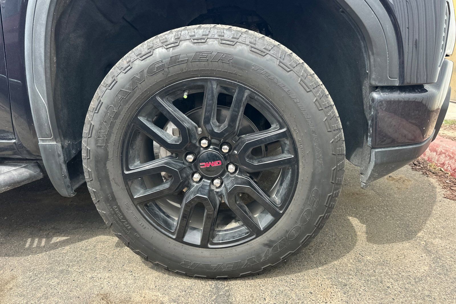 Used 2023 GMC Sierra 1500 Elevation w/ X31 Off-Road Package image 9