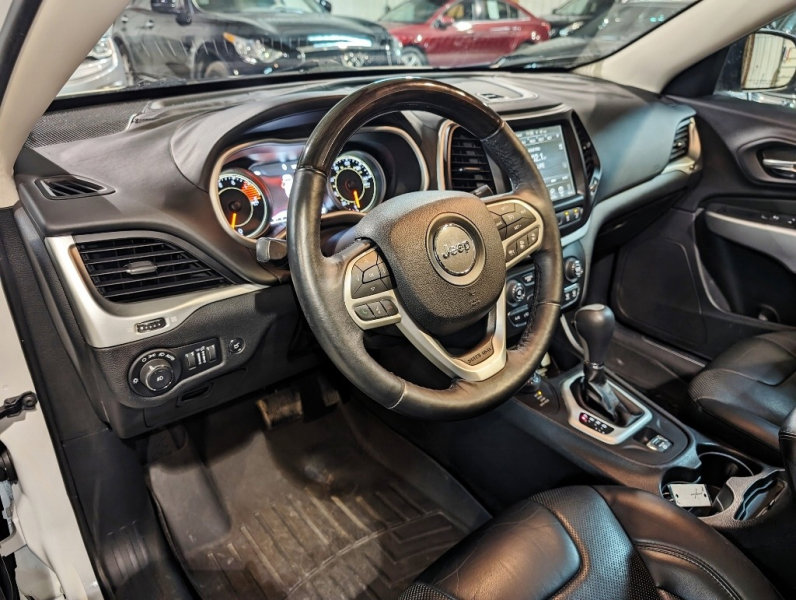 Used 2017 Jeep Cherokee Overland w/ Technology Group image 20