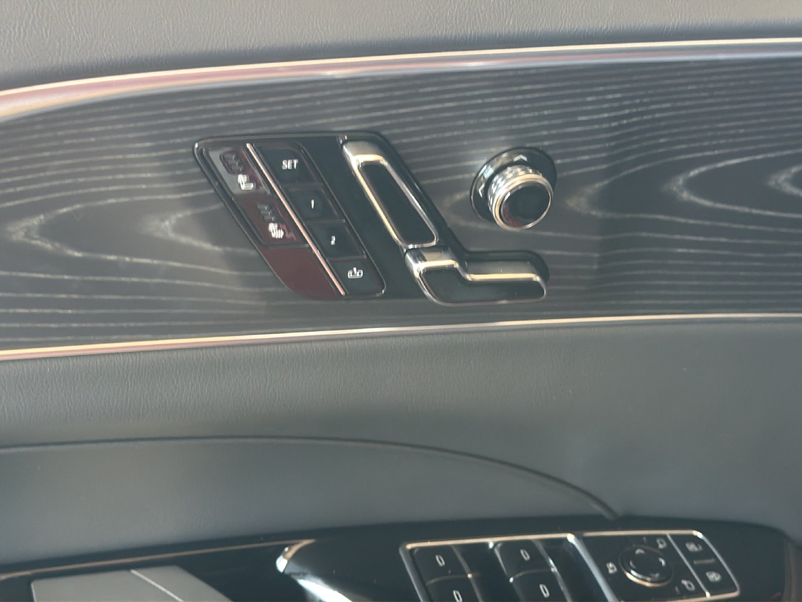 Certified 2025 Cadillac Lyriq Luxury RWD image 9