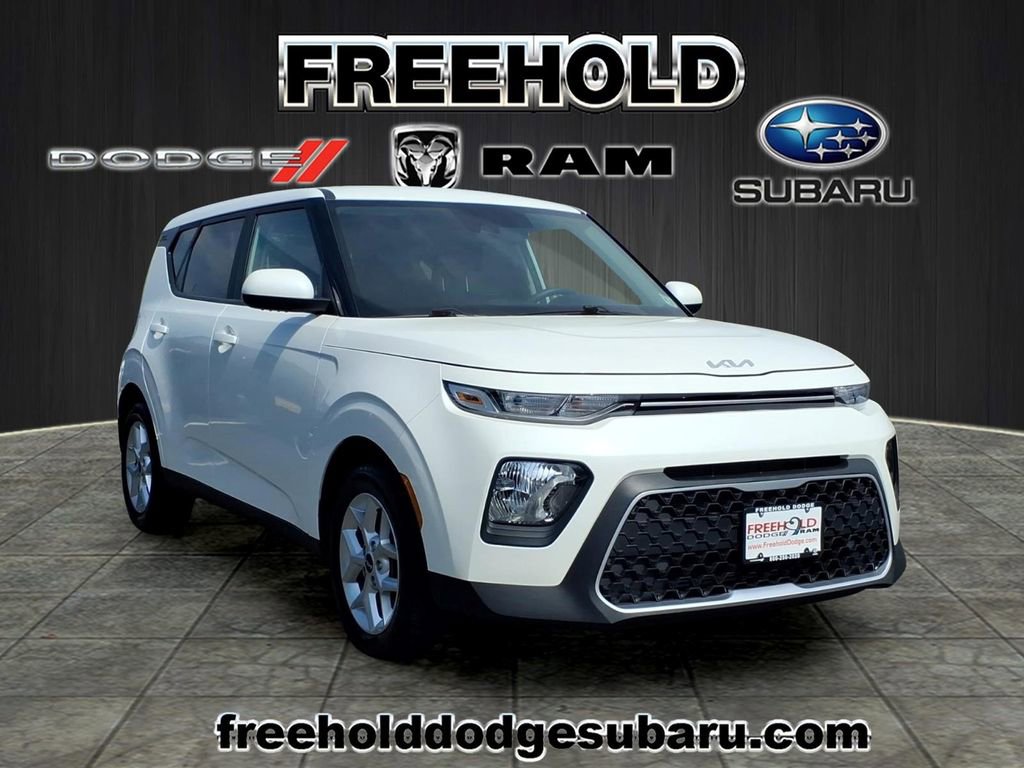 Used 2022 Kia Soul LX w/ Technology Package FWD image 1
