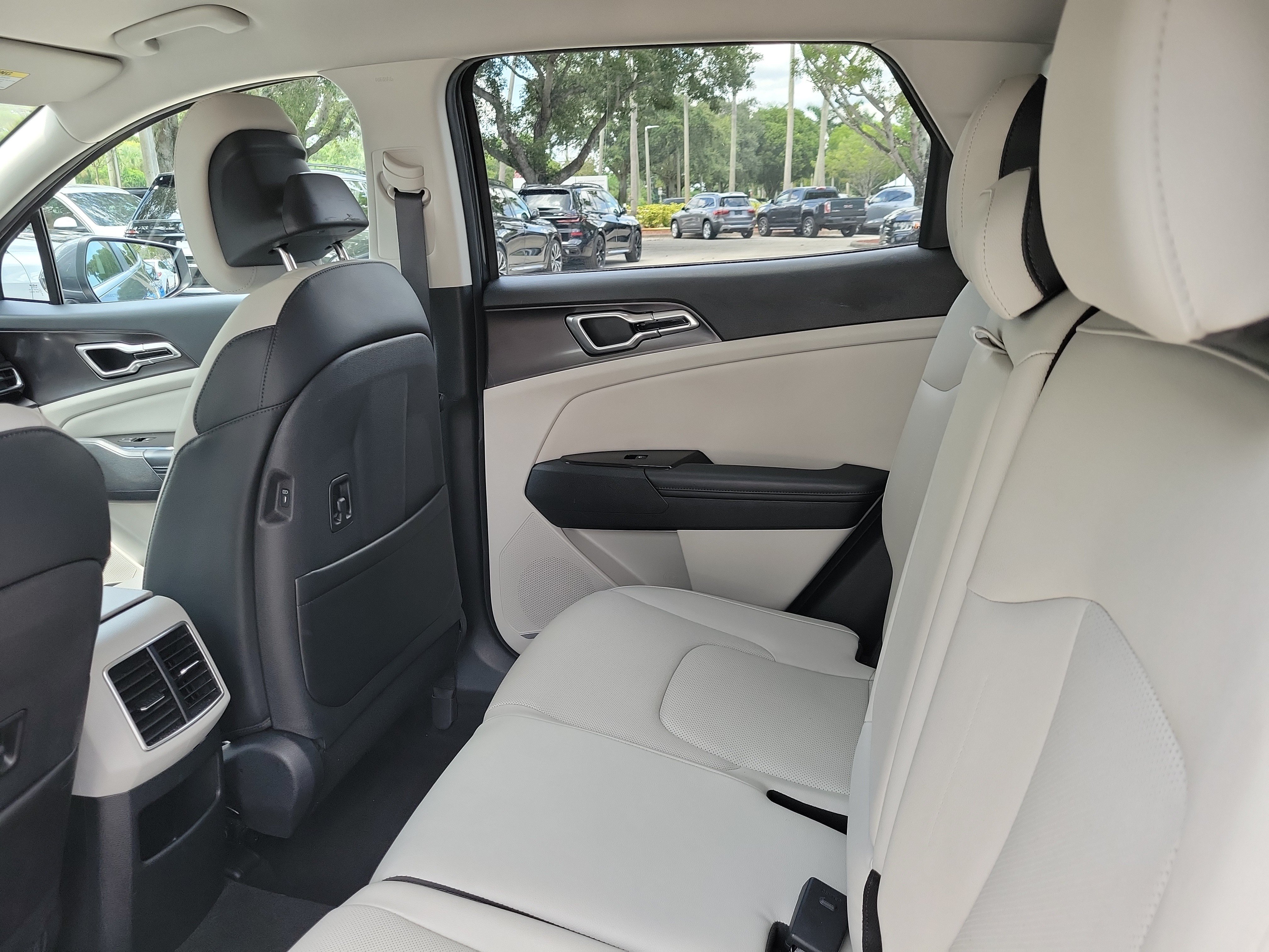 Used 2023 Kia Sportage EX FWD image 7