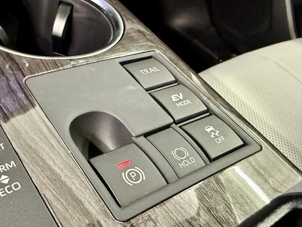 Used 2026 Toyota Highlander Platinum image 32