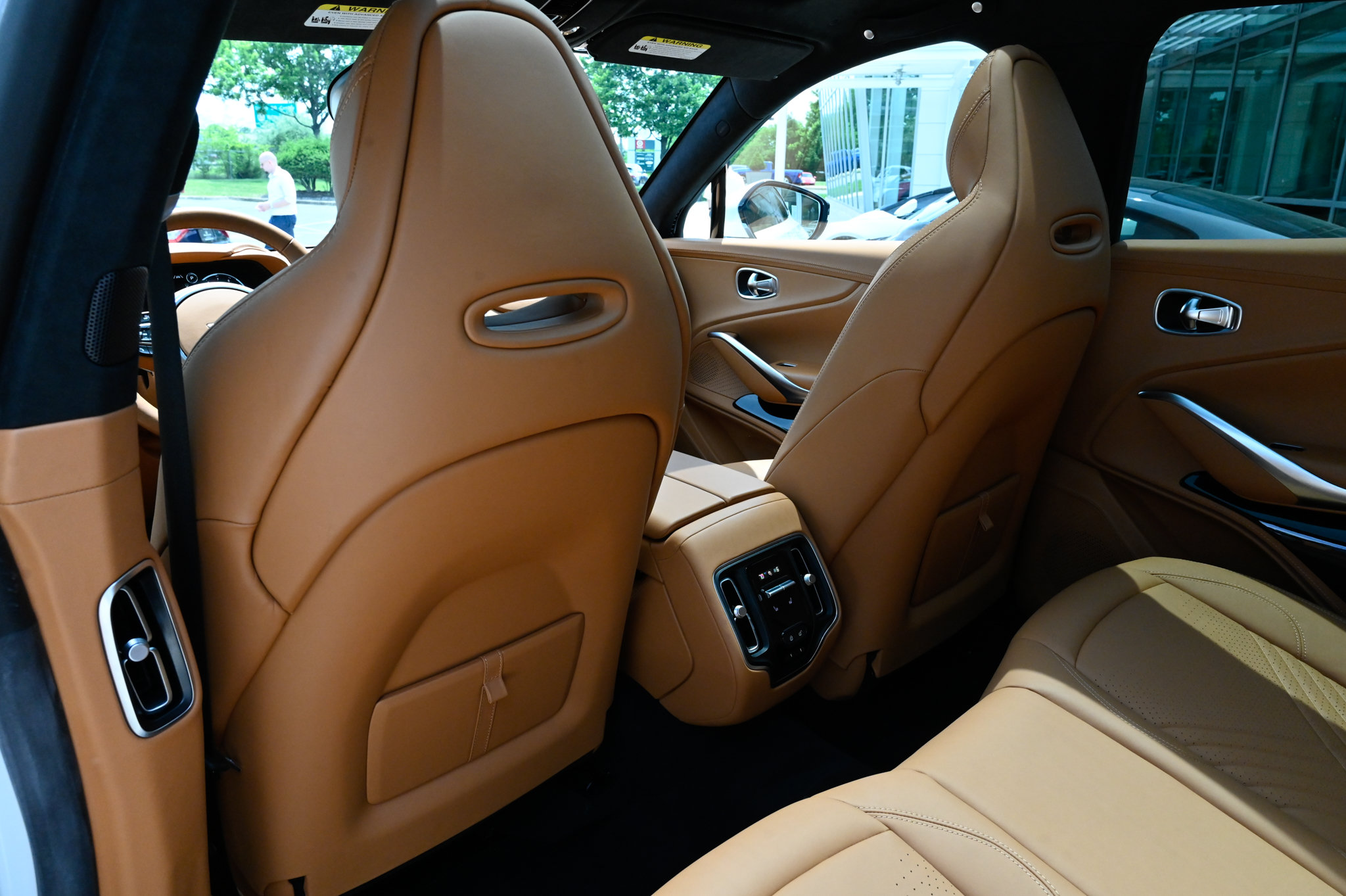 Used 2024 Aston Martin DBX AWD/4WD image 33