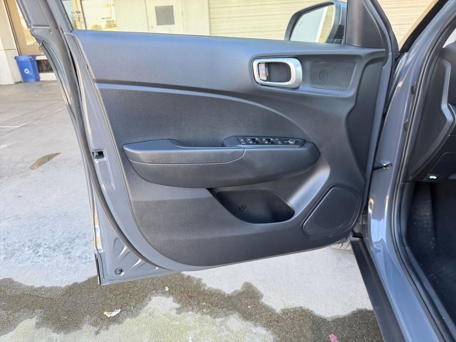 Used 2025 Hyundai Venue SEL image 18