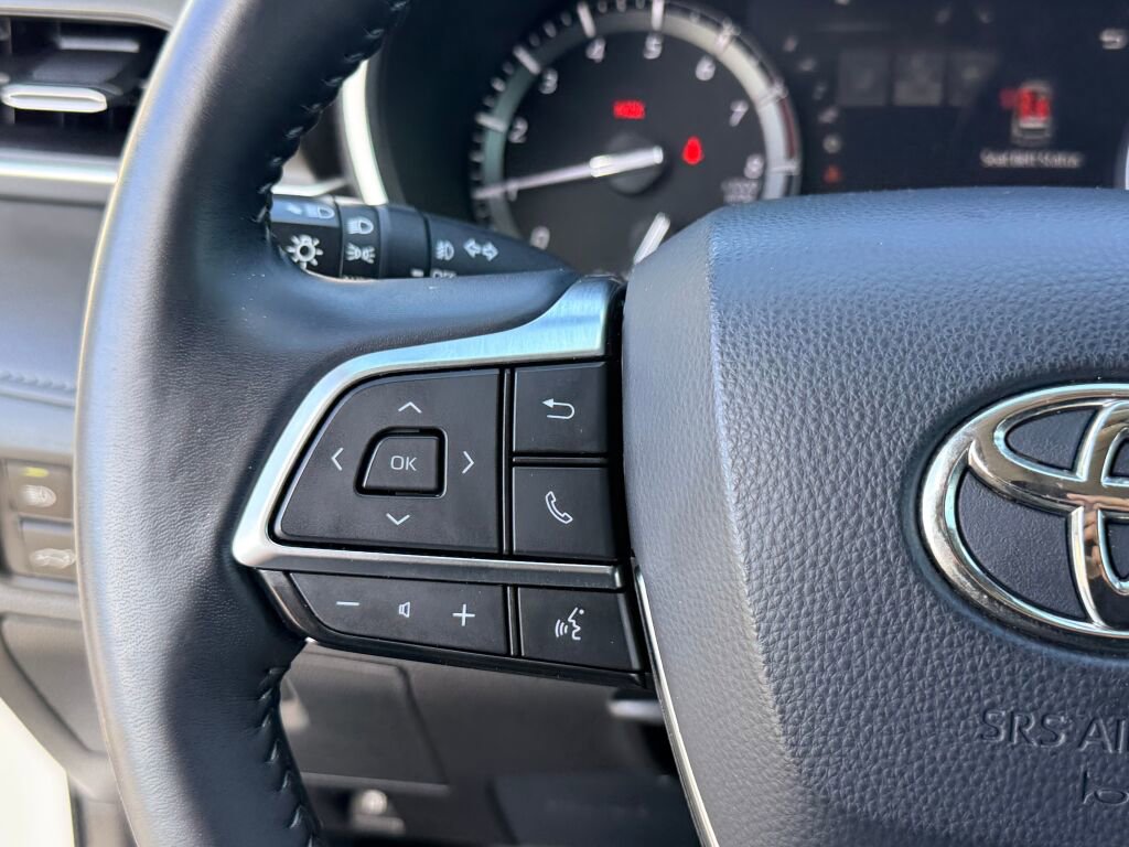 Used 2021 Toyota Highlander XLE image 32