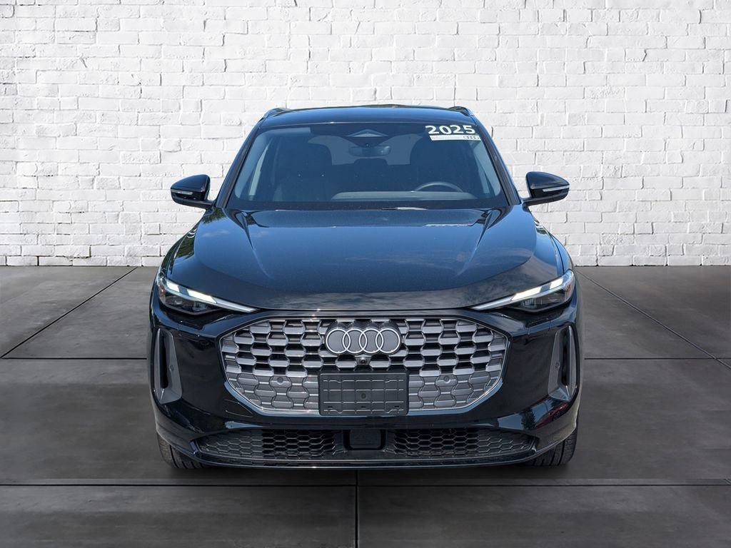 Certified 2025 Audi Q5 Premium AWD/4WD image 3