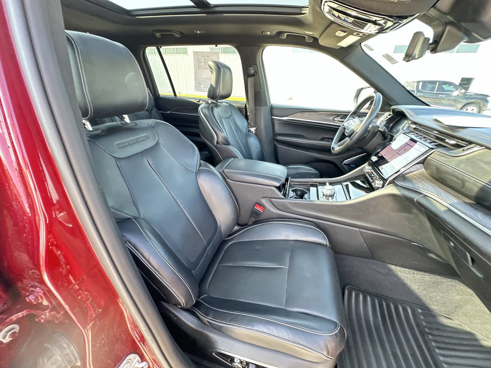 Used 2021 Jeep Grand Cherokee L Overland w/ Advanced Protech Group III AWD/4WD image 28