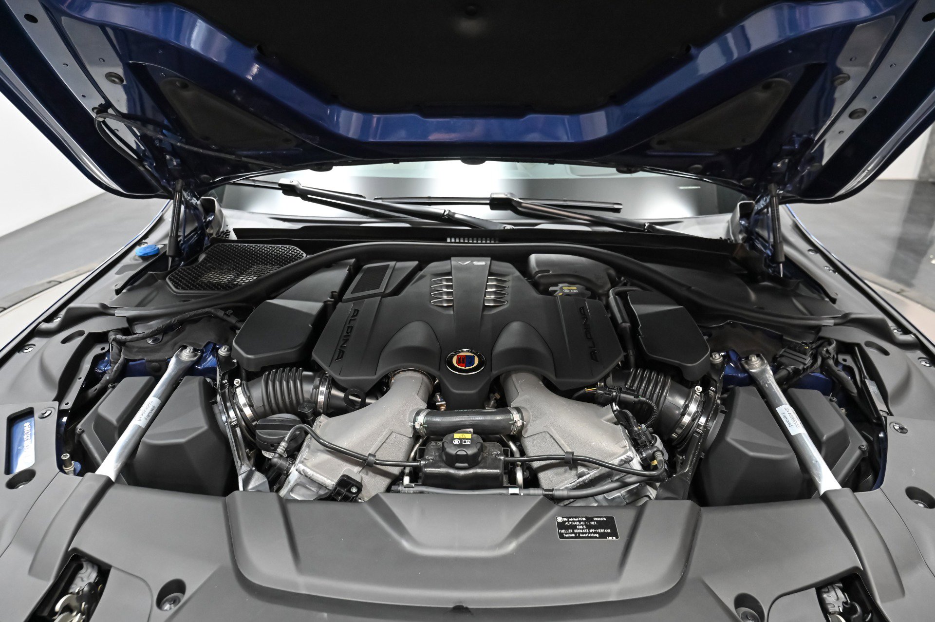 Used 2022 BMW ALPINA B7 xDrive w/ Luxury Rear Seating Package image 59