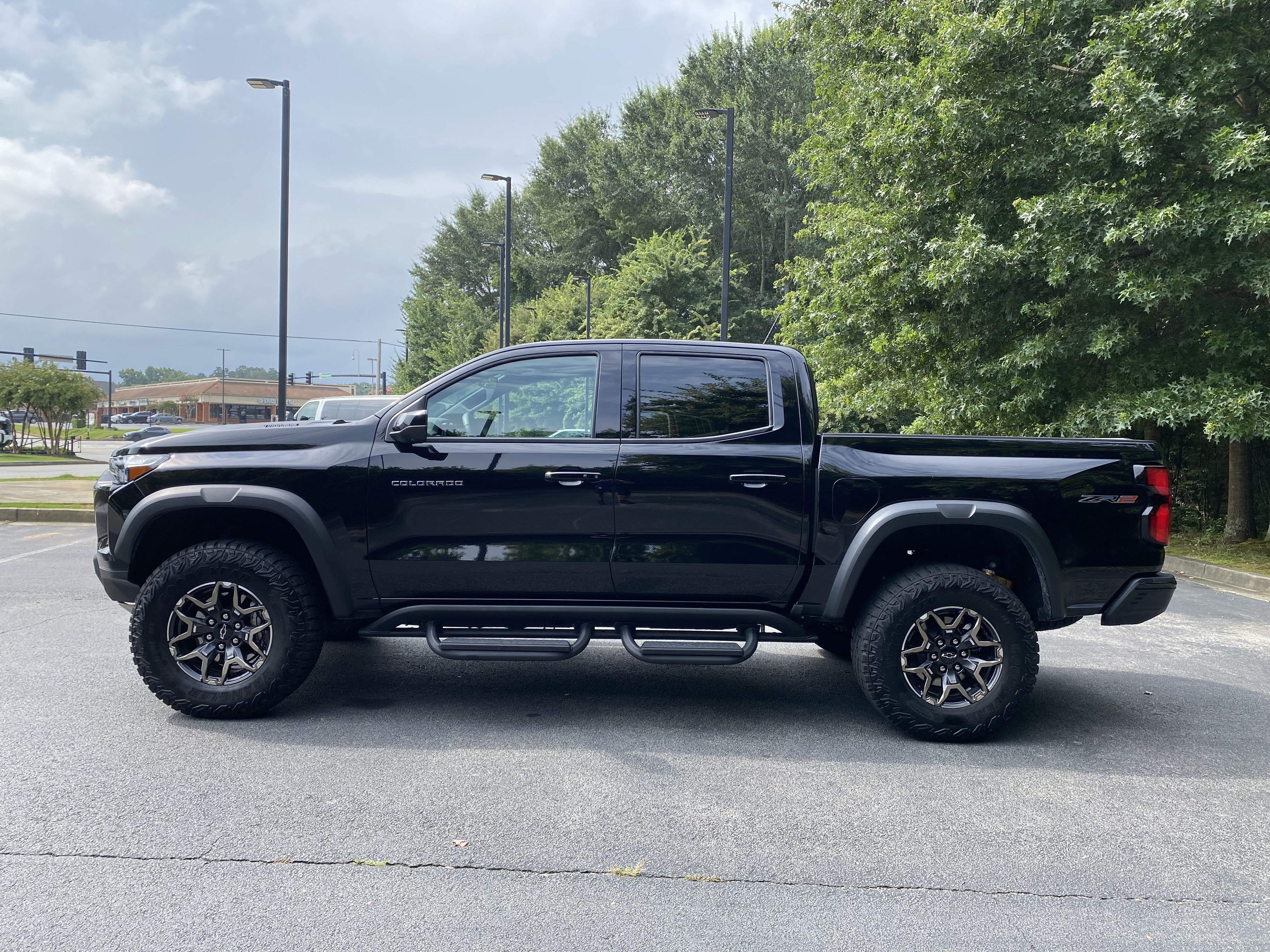 Used 2025 Chevrolet Colorado ZR2 w/ Technology Package AWD/4WD image 6