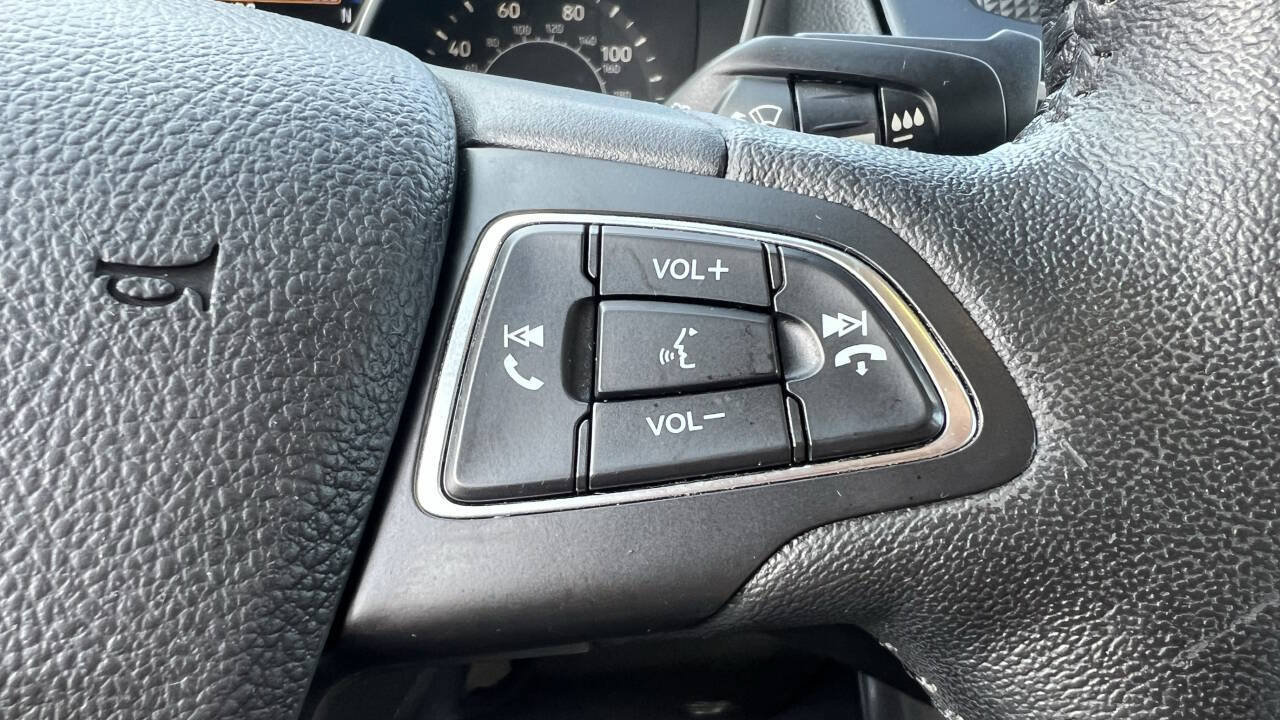 Used 2017 Ford Focus Titanium FWD image 17