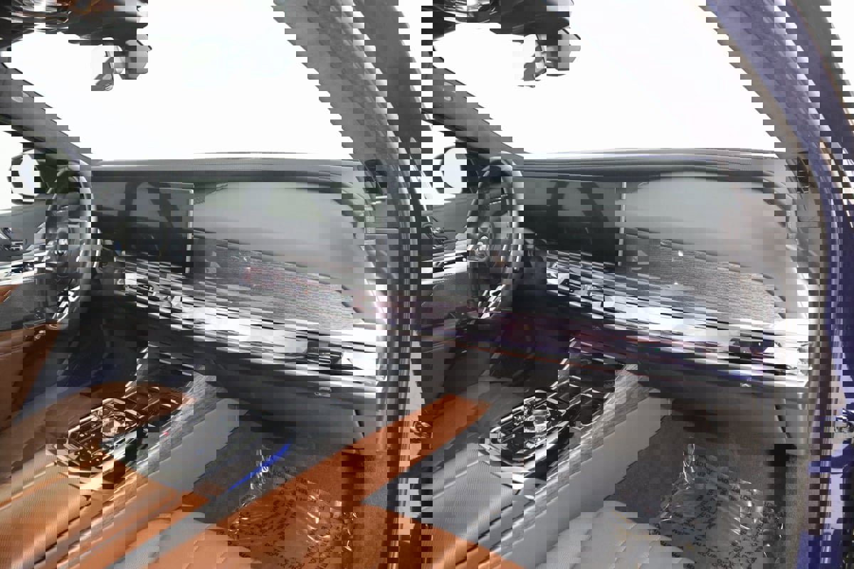 Used 2023 BMW 760i xDrive image 57