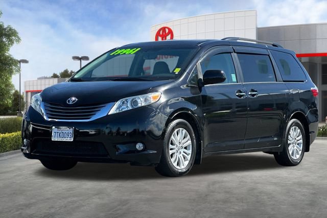 Used 2016 Toyota Sienna XLE w/ XLE Navigation Package FWD image 9
