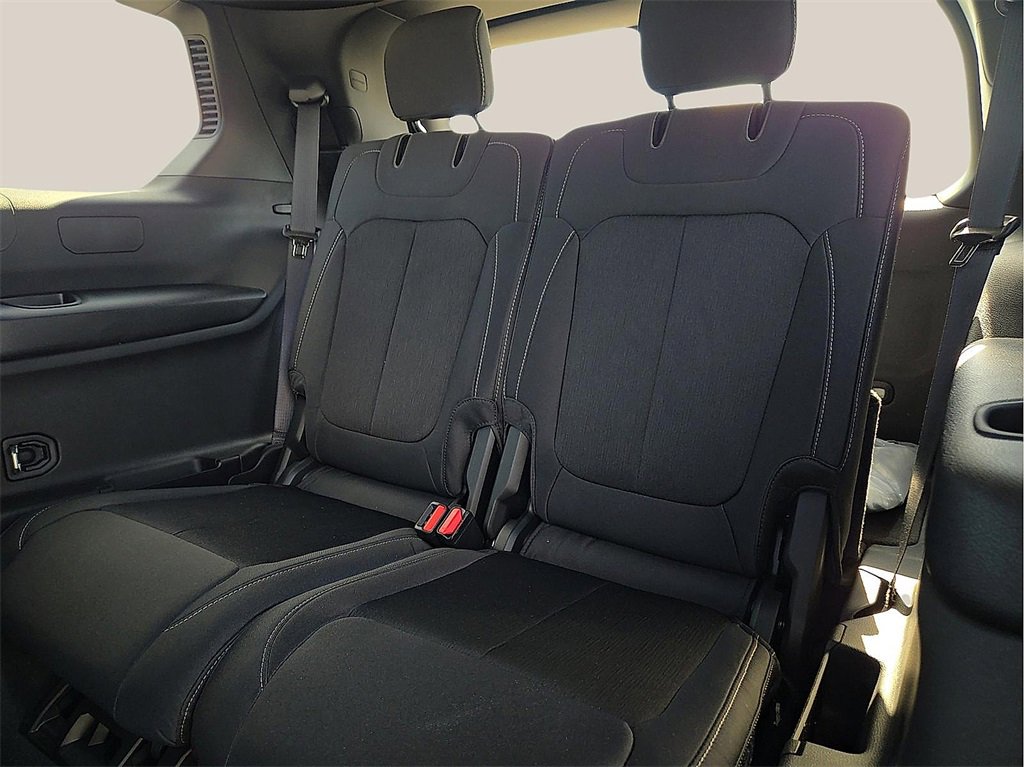 New 2025 Jeep Grand Cherokee L Laredo image 9