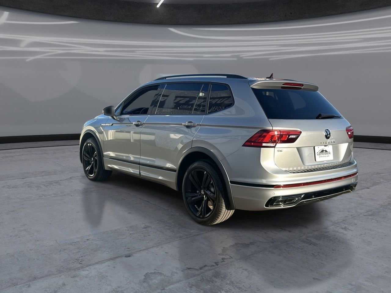 Certified 2024 Volkswagen Tiguan SE R-Line FWD image 4
