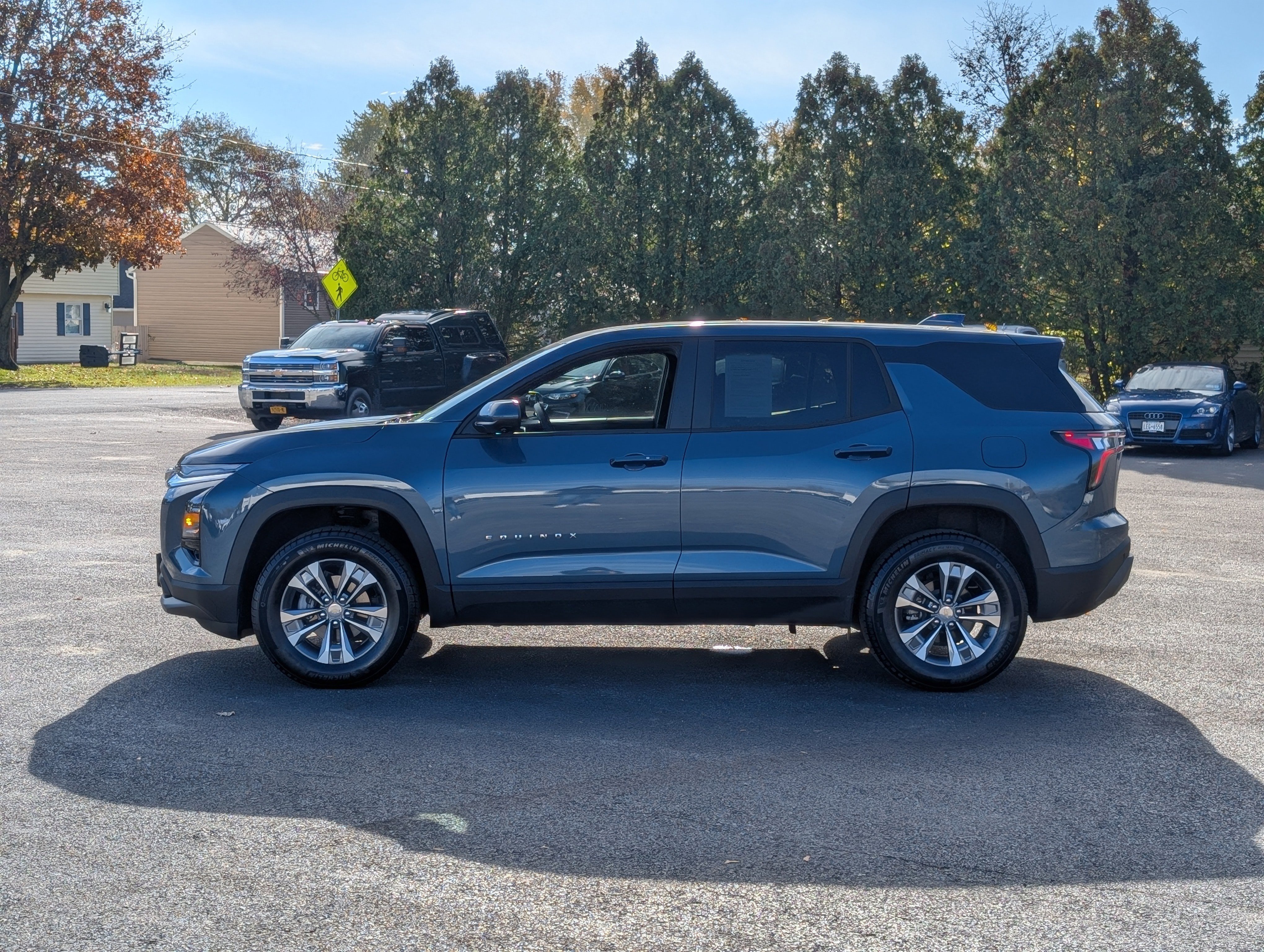 Used 2025 Chevrolet Equinox LT w/ Safety and Technology Package image 12