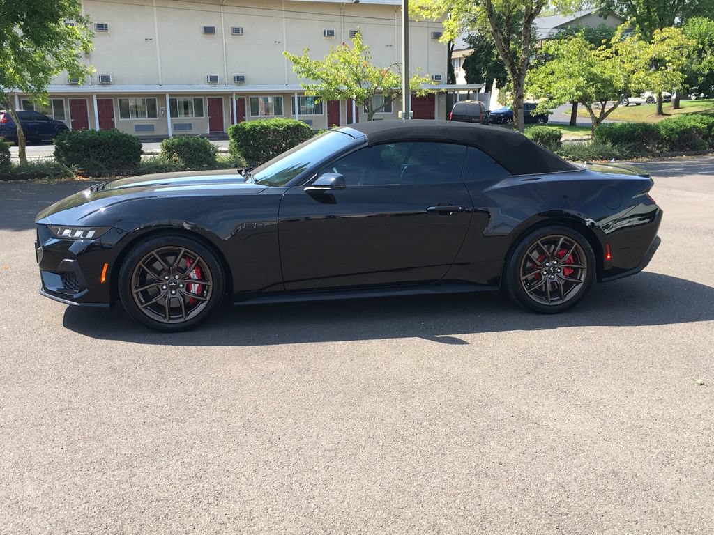 Used 2024 Ford Mustang GT Premium RWD image 3