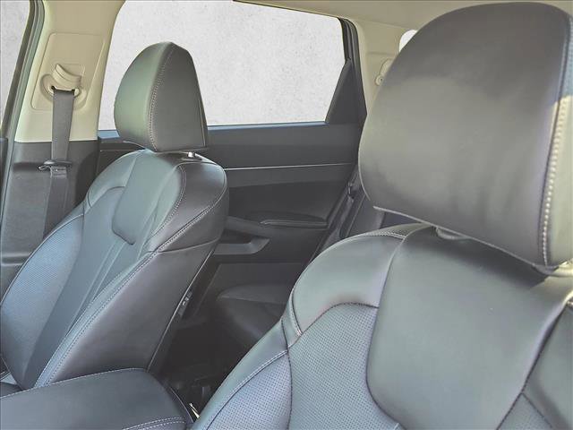 Used 2025 Kia Sorento S image 16