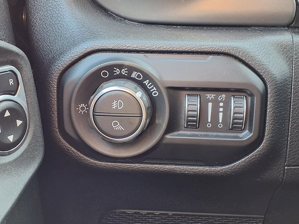 Used 2021 Jeep Gladiator Sport AWD/4WD image 23