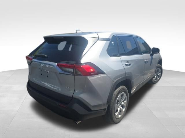 Used 2025 Toyota RAV4 LE AWD/4WD image 5