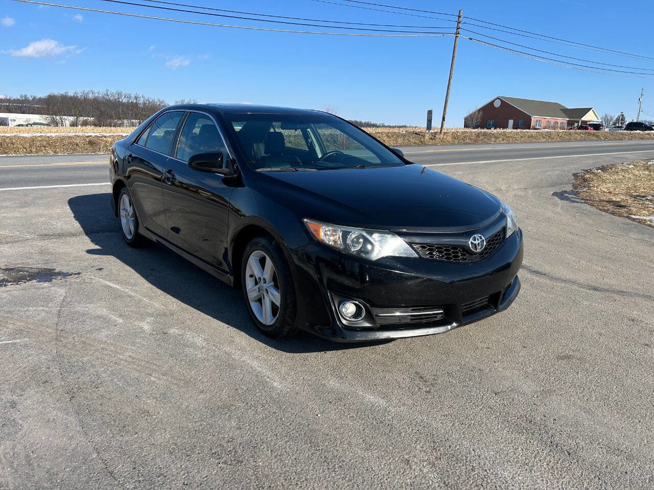 Used 2014 Toyota Camry SE w/ Moonroof Package FWD image 4