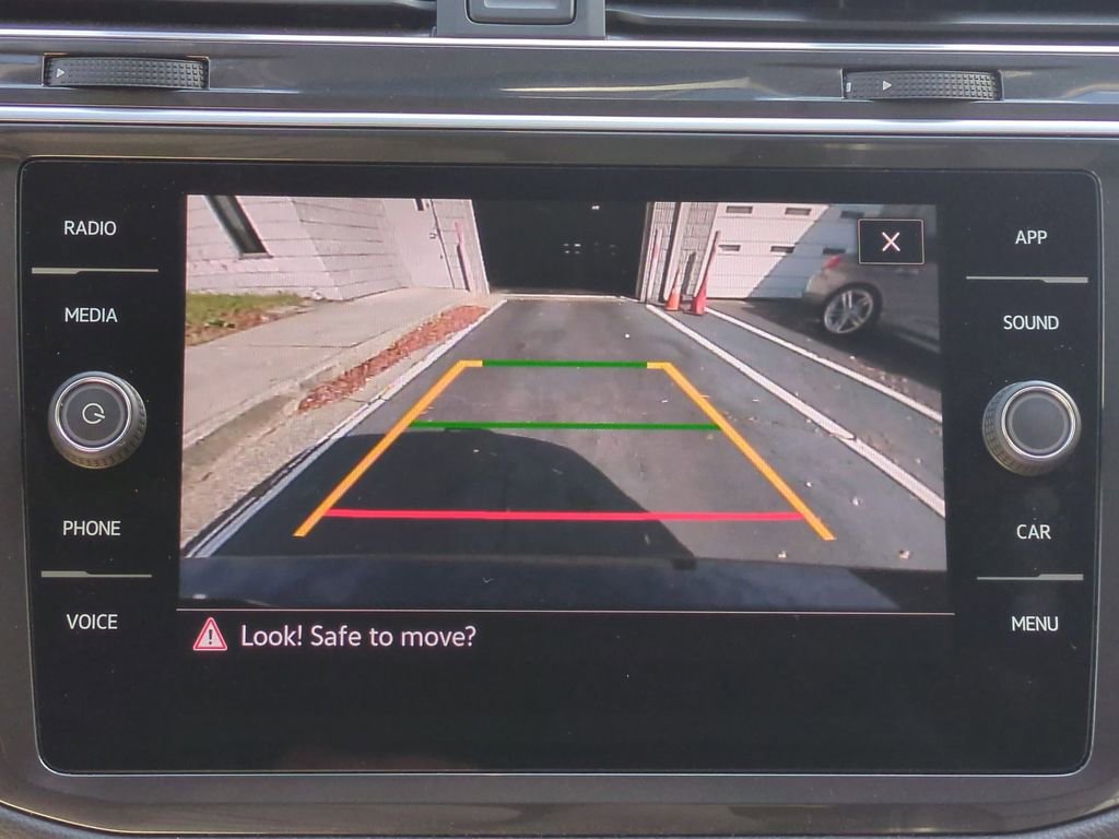 Used 2024 Volkswagen Tiguan SE image 17