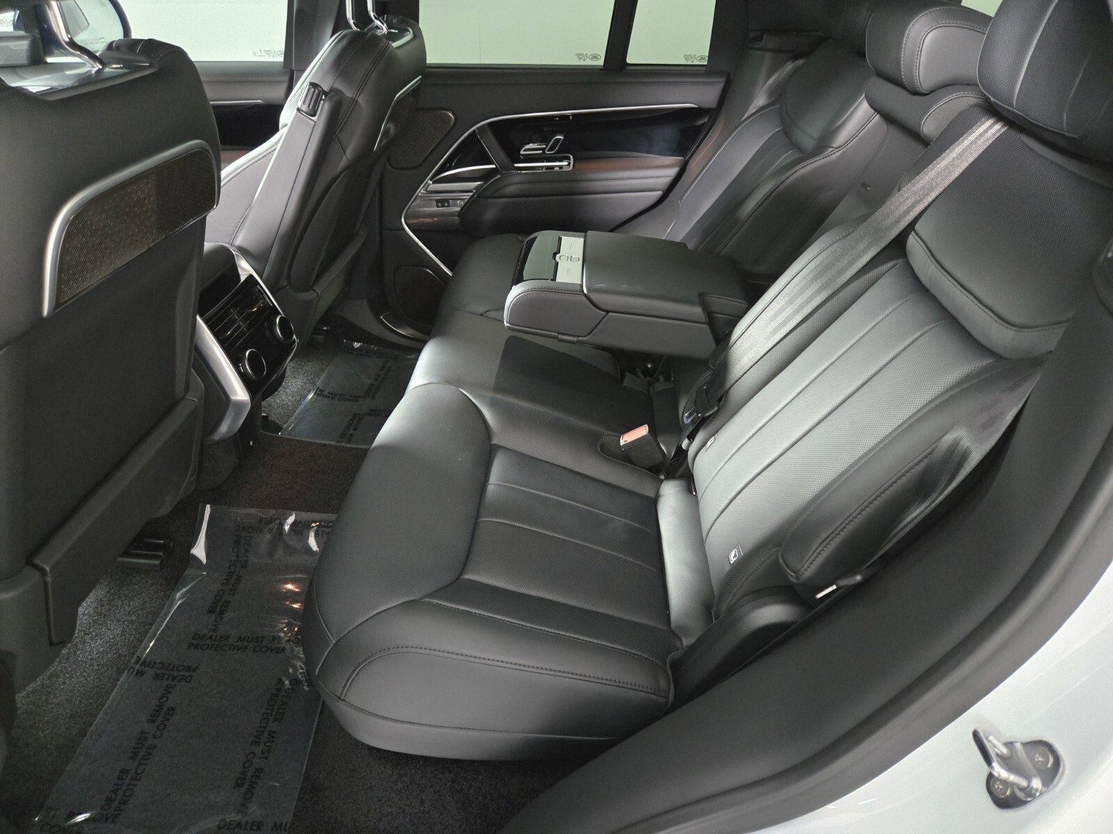 New 2025 Land Rover Range Rover Autobiography image 4
