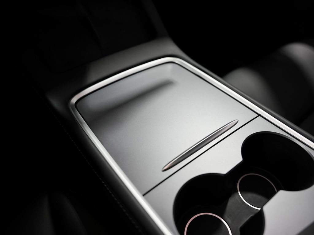 Used 2024 Tesla Model Y Long Range AWD/4WD image 17