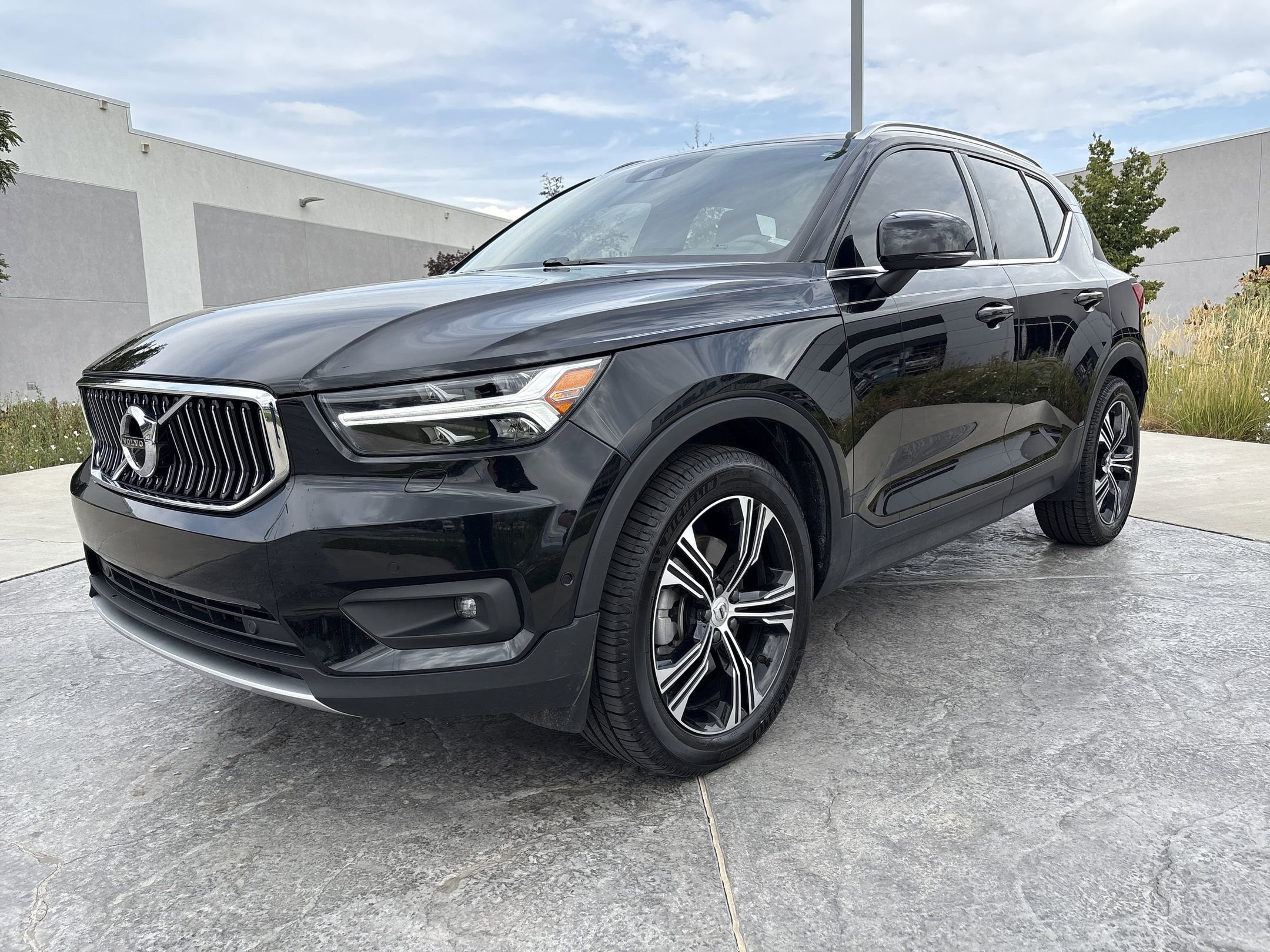 Used 2022 Volvo XC40 T5 Inscription w/ Advanced Package